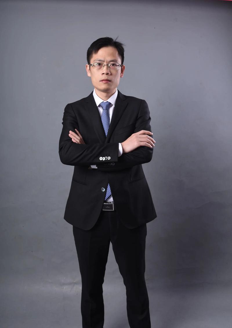 贺佳 视觉与舞美负责人
